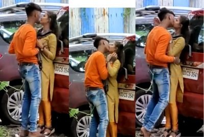 Desi viral mms sexy young couple kissing and pressing boobs in public area